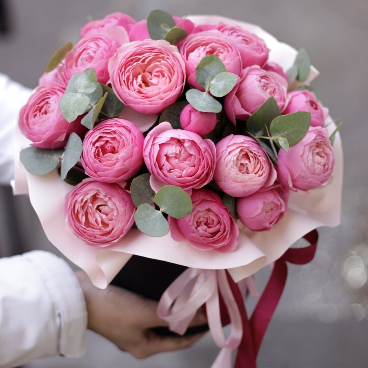 buket kustovyh pionovidnyh roz 588